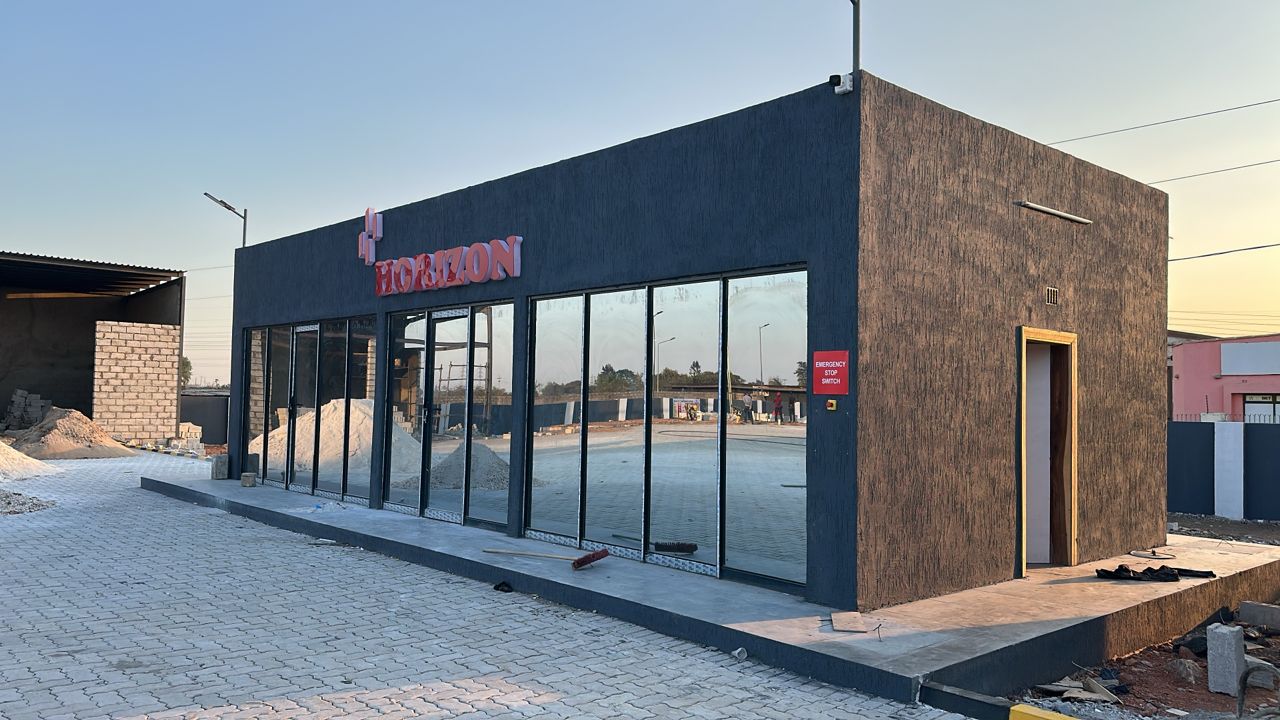 Fuel station retail building