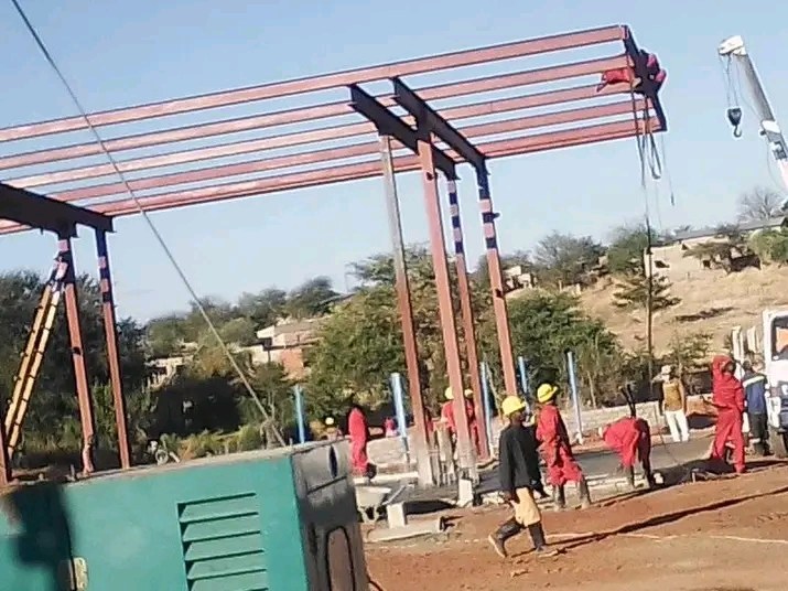 Steel gantry erection